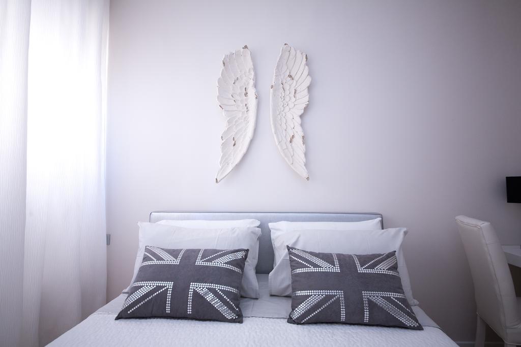 Suite 136 Palermo Room photo